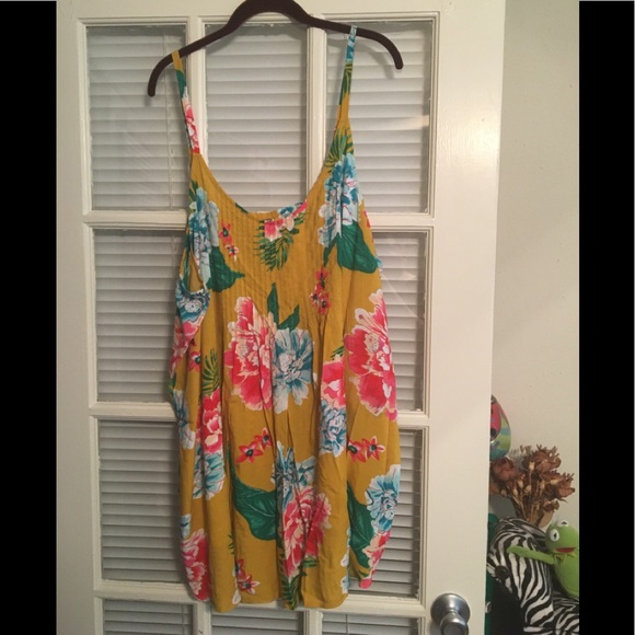 Old Navy Tops - Old Navy 4X mustard floral top